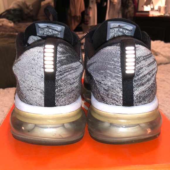 Nike Flyknit Max Oreo - Picture 4 of 8